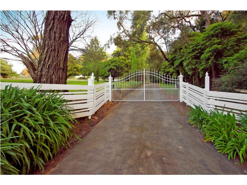 10 Sugarloaf Road, Beaconsfield Upper VIC 3808