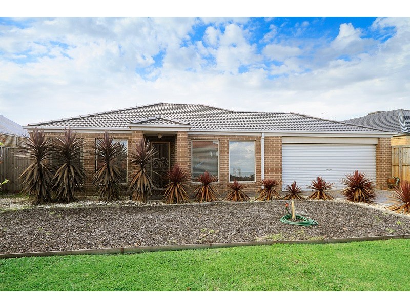 18 Forest Oak Court, Cranbourne VIC 3977