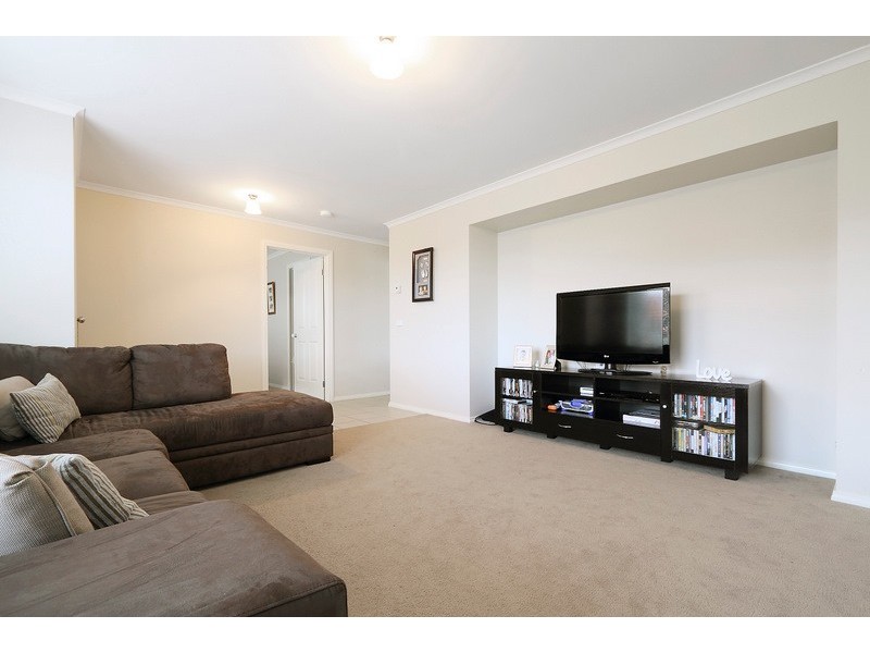 18 Forest Oak Court, Cranbourne VIC 3977