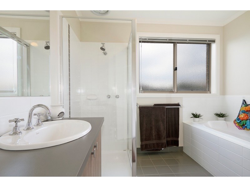 18 Forest Oak Court, Cranbourne VIC 3977