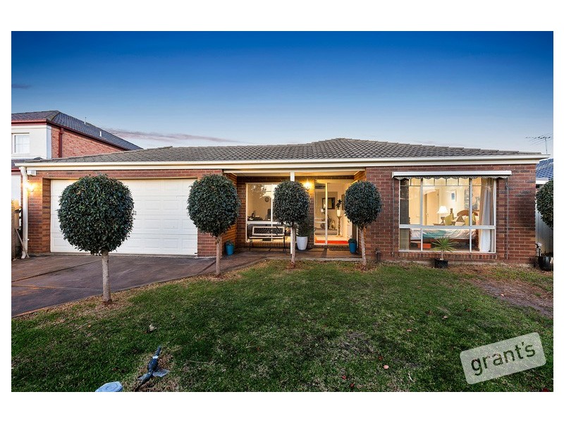 18 Grand Arch Way, Berwick VIC 3806