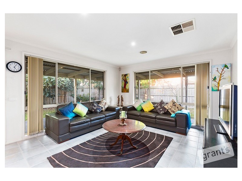 18 Grand Arch Way, Berwick VIC 3806