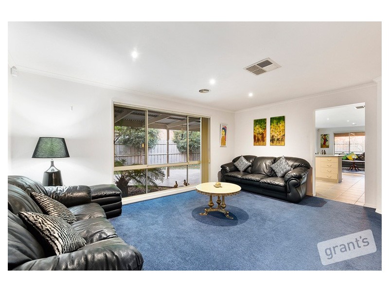18 Grand Arch Way, Berwick VIC 3806