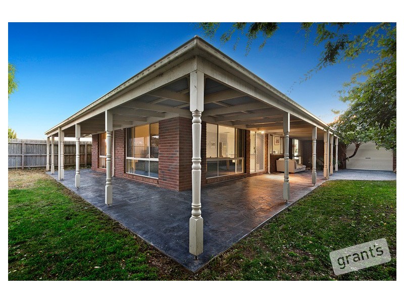 18 Grand Arch Way, Berwick VIC 3806