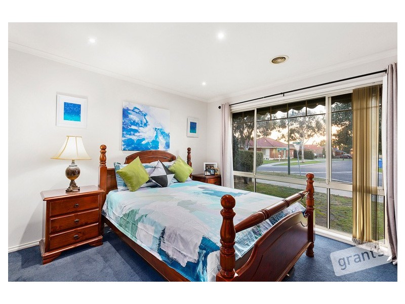 18 Grand Arch Way, Berwick VIC 3806