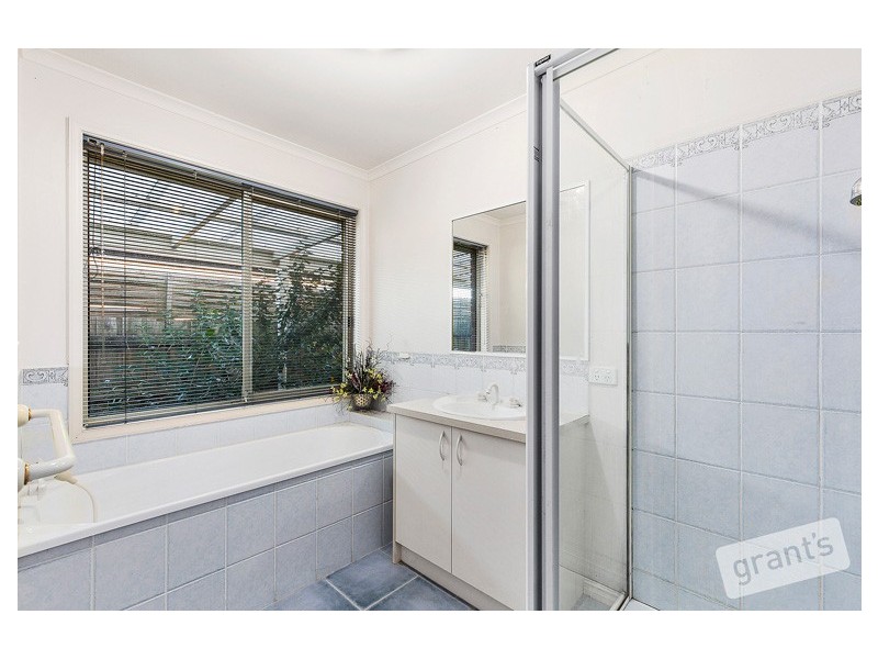 18 Grand Arch Way, Berwick VIC 3806