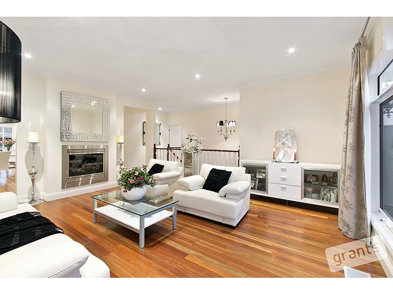 6 Otterburn Drive, Berwick VIC 3806