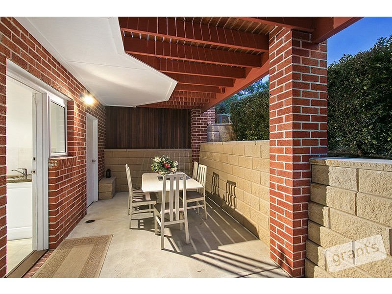 6 Otterburn Drive, Berwick VIC 3806