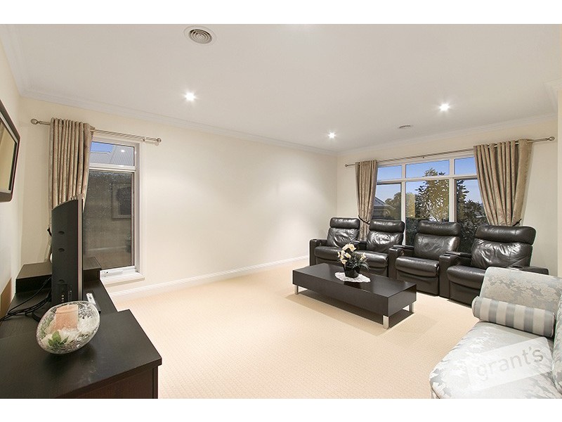 6 Otterburn Drive, Berwick VIC 3806