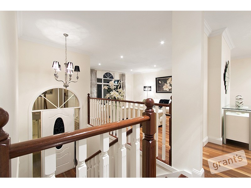 6 Otterburn Drive, Berwick VIC 3806