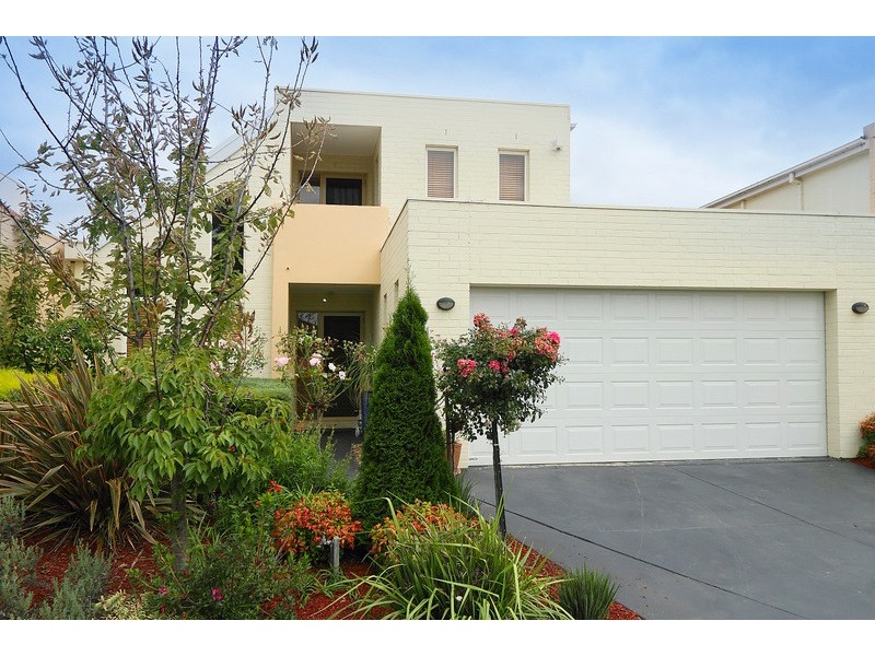 17 Jamieson Way, Berwick VIC 3806