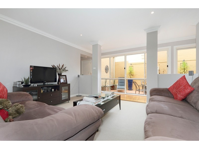 17 Jamieson Way, Berwick VIC 3806