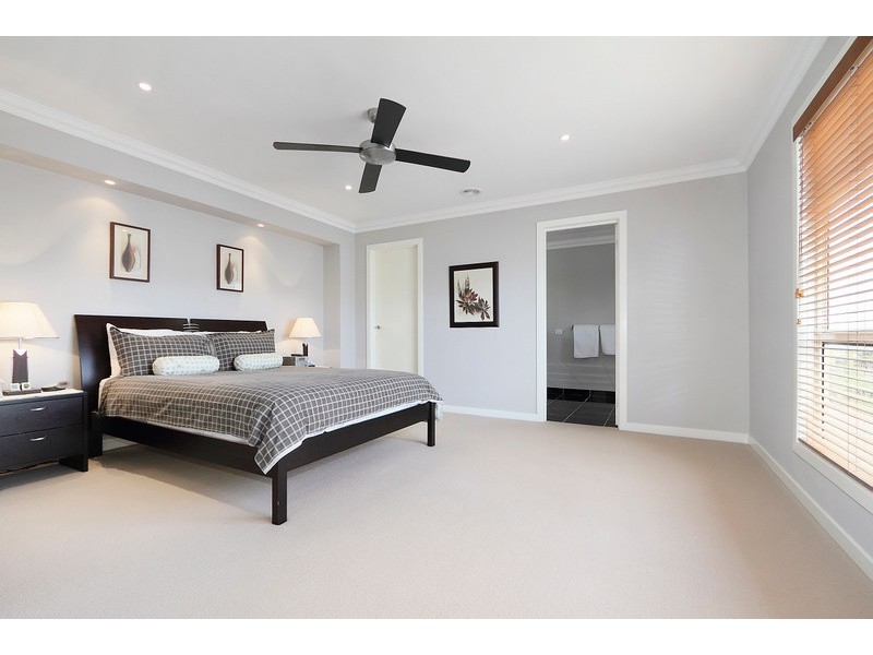 17 Jamieson Way, Berwick VIC 3806
