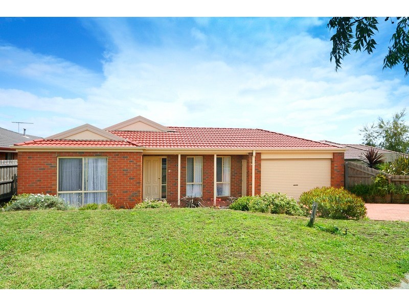 15 Marina Court, Berwick VIC 3806