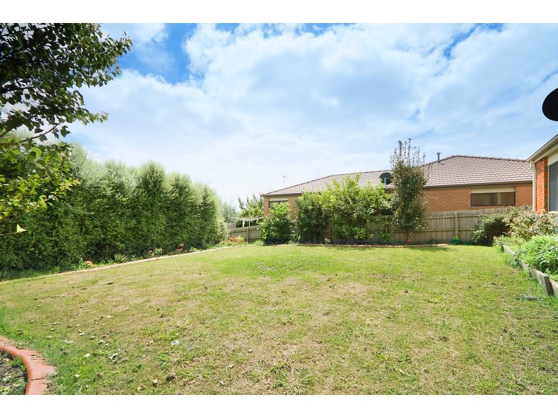 15 Marina Court, Berwick VIC 3806