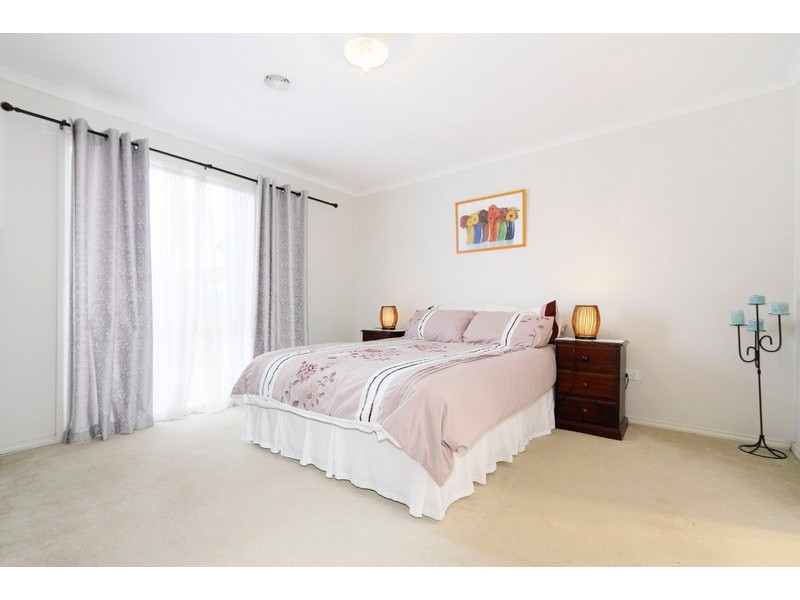 15 Marina Court, Berwick VIC 3806