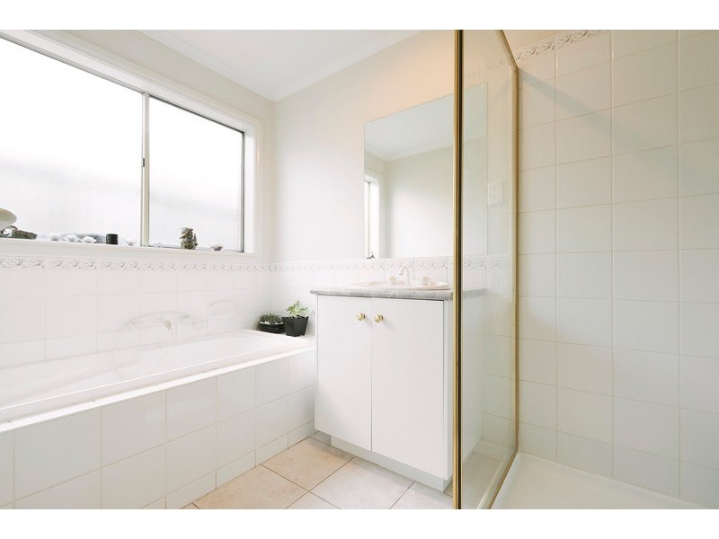 15 Marina Court, Berwick VIC 3806