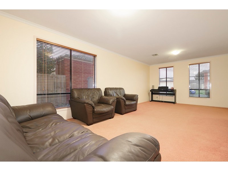 13 Blake Street, Berwick VIC 3806
