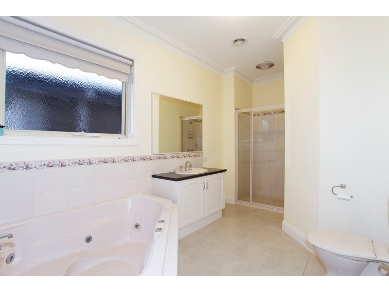 1 Temora Rise, Berwick VIC 3806