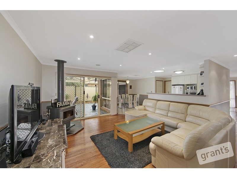 1 Meadow Place, Narre Warren South VIC 3805