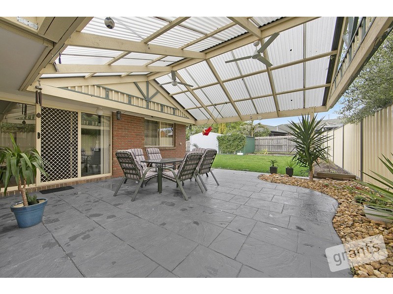 1 Meadow Place, Narre Warren South VIC 3805