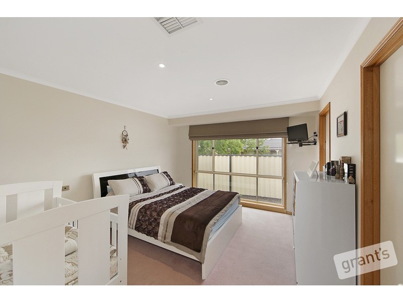 1 Meadow Place, Narre Warren South VIC 3805
