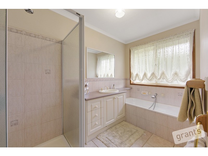 1 Meadow Place, Narre Warren South VIC 3805