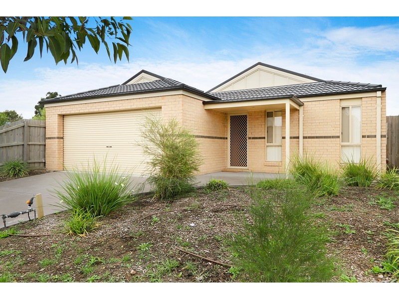 15 Wakenshaw Crescent, Pakenham VIC 3810