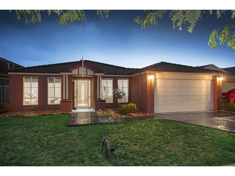 15 Kalastaire Grove, Berwick VIC 3806