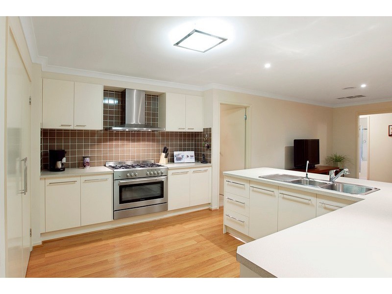 15 Wildflower Crescent, Narre Warren South VIC 3805