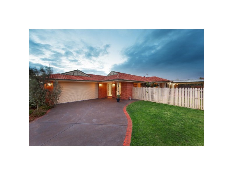 11 McCubbin Way, Berwick VIC 3806