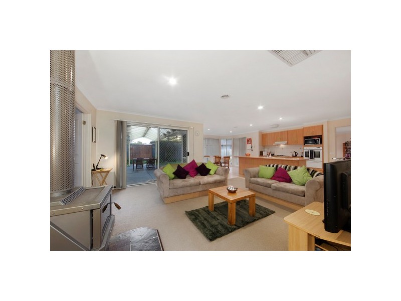 11 McCubbin Way, Berwick VIC 3806