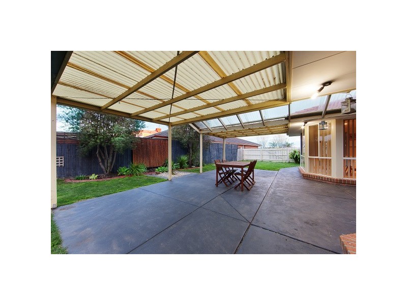 11 McCubbin Way, Berwick VIC 3806