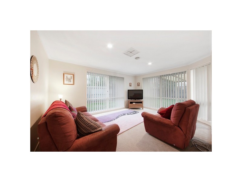 11 McCubbin Way, Berwick VIC 3806