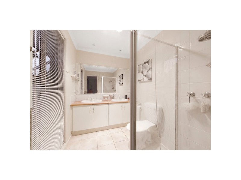 11 McCubbin Way, Berwick VIC 3806