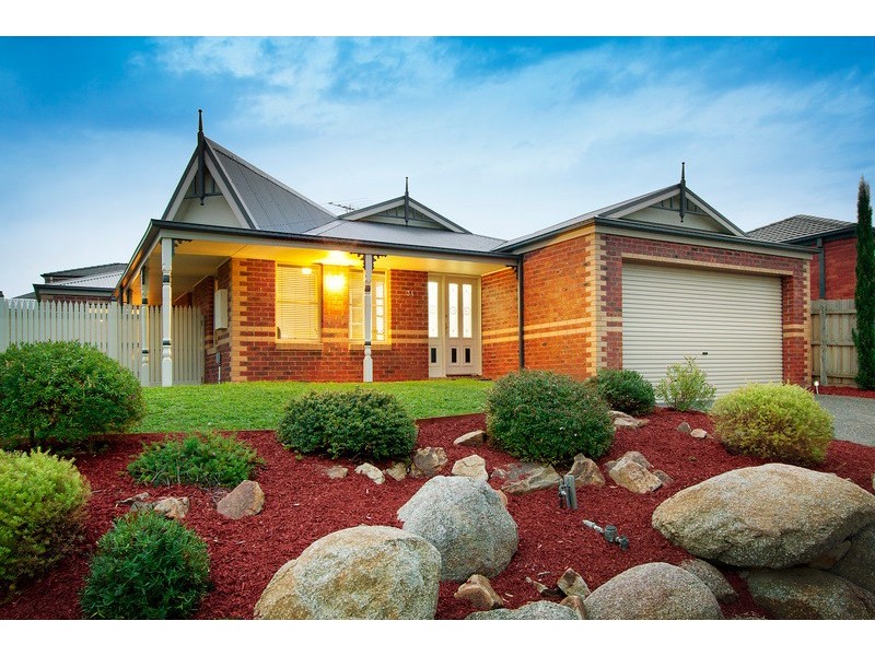34 Sittella Drive, Berwick VIC 3806