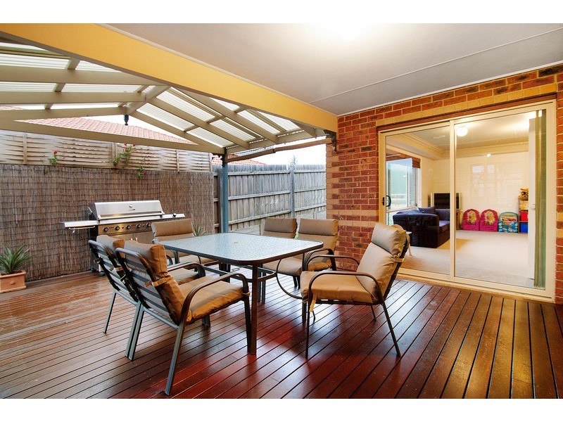 34 Sittella Drive, Berwick VIC 3806