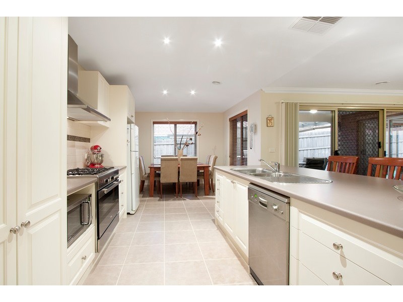 34 Sittella Drive, Berwick VIC 3806