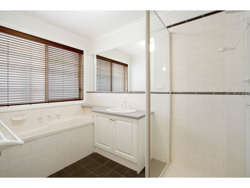 34 Sittella Drive, Berwick VIC 3806