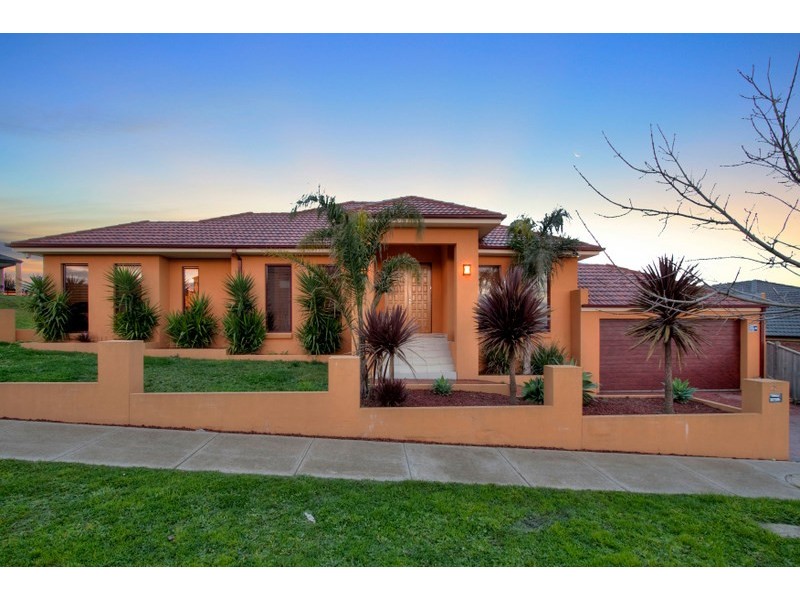 25 Highvale Crescent, Berwick VIC 3806