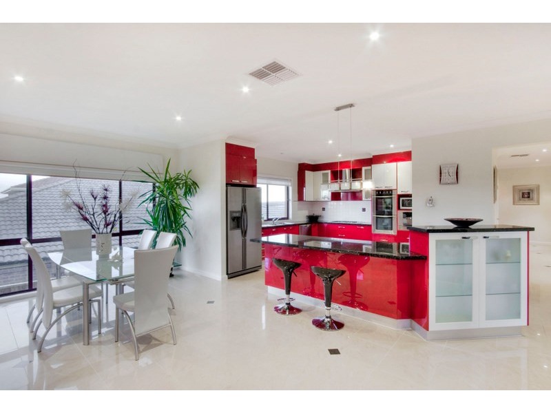 25 Highvale Crescent, Berwick VIC 3806