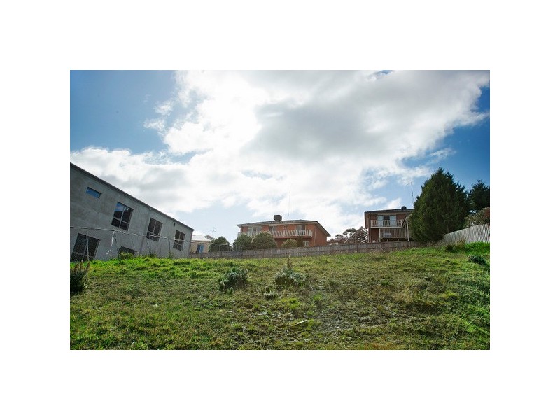 25 Wintersun Road, Berwick VIC 3806