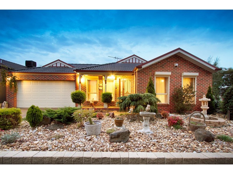 9 Lisson Court, Berwick VIC 3806