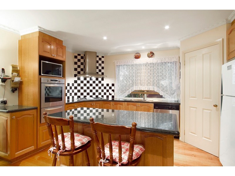 9 Lisson Court, Berwick VIC 3806