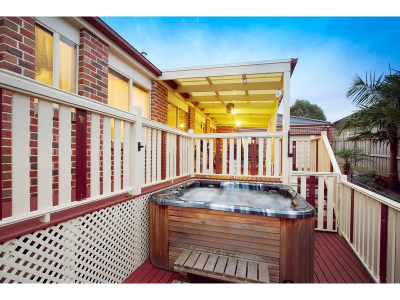 9 Lisson Court, Berwick VIC 3806