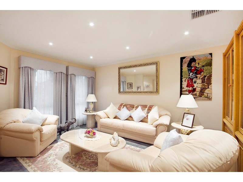 9 Lisson Court, Berwick VIC 3806