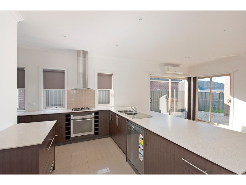 2 Aldous Place, Cranbourne North VIC 3977