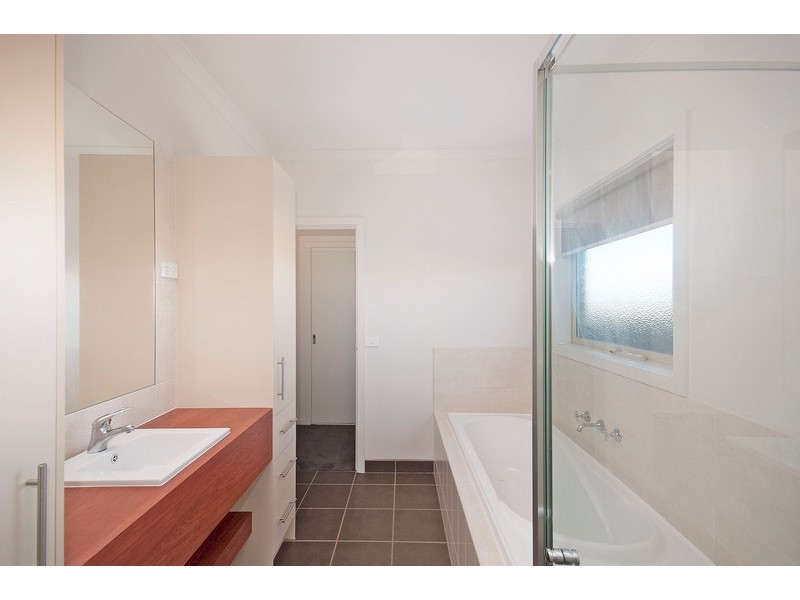 2 Aldous Place, Cranbourne North VIC 3977