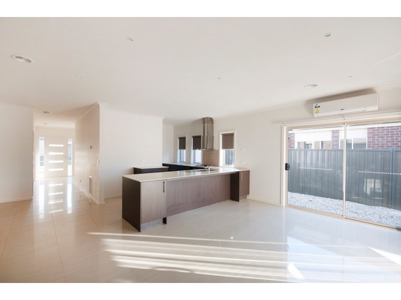 2 Aldous Place, Cranbourne North VIC 3977