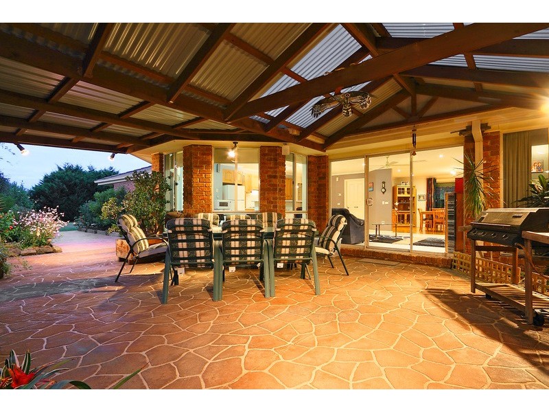 5 Danehill Grove, Berwick VIC 3806